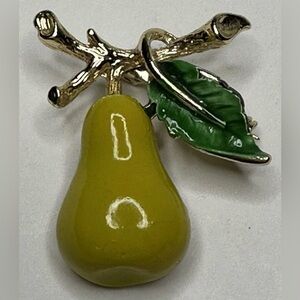 Gerry’s Vintage Pear Shaped Gold Tone Enamel Brooch Pin Mid Century Fruit